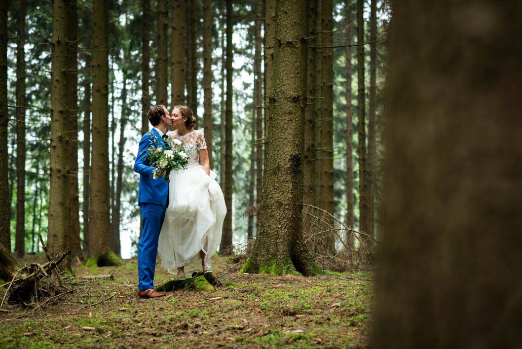 Fotoshoot bruiloft ardennen, in de bossen
